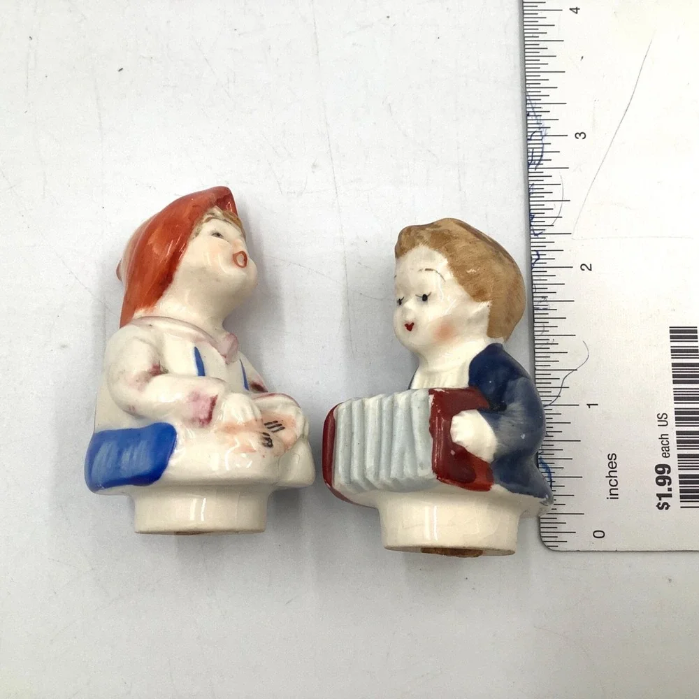 Vtg Musician Boy Girl Salt and Pepper Shaker Porcelain Singing Accordion Gift‎